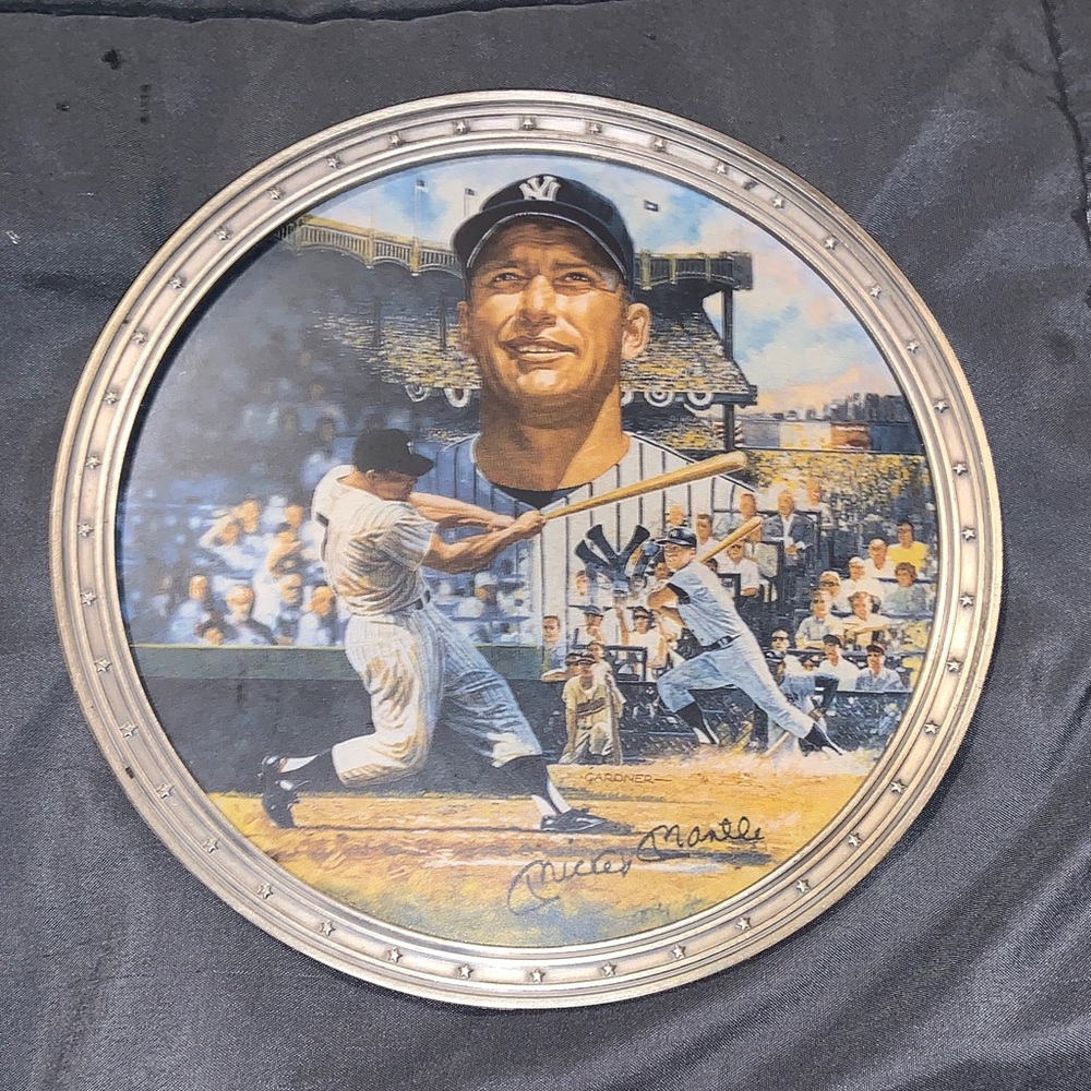 Mickey Mantle Commemorative Baseball Plate - Navy & White